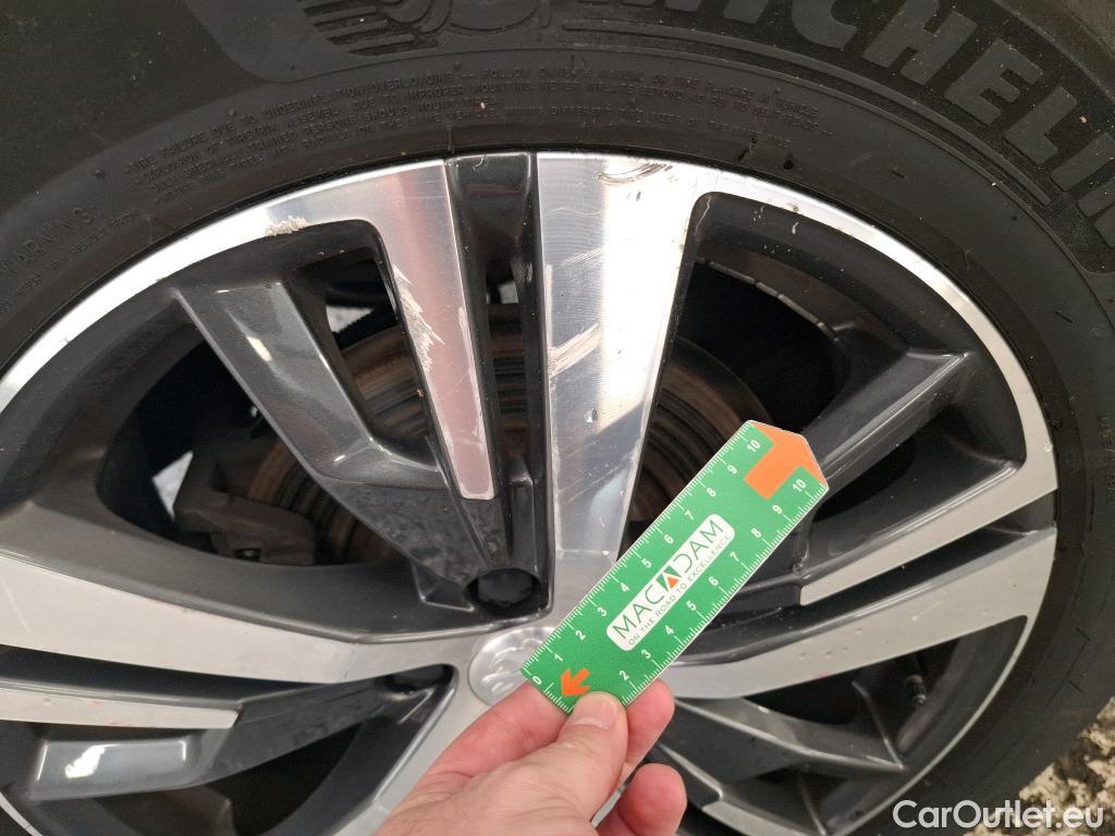  Peugeot  3008  Allure Pack 1.2 PureTech 130CV BVA8 E6d #18