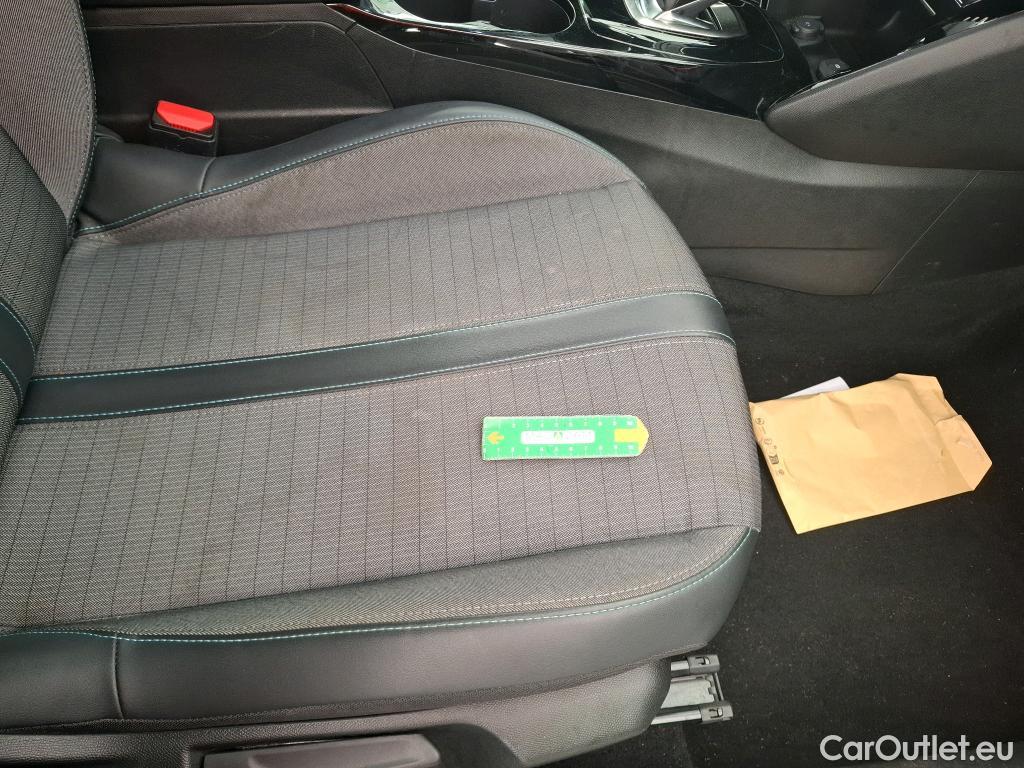  Peugeot  2008  Allure Business 1.2 PureTech 130CV BVA8 E6d #15