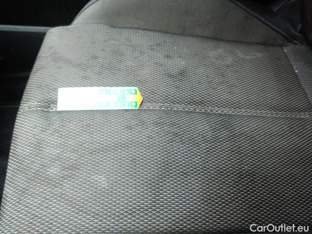  DS  DS7 DS DS 7 Crossback / 2017 / 5P / SUV BlueHDi 130 Manuel Business #76