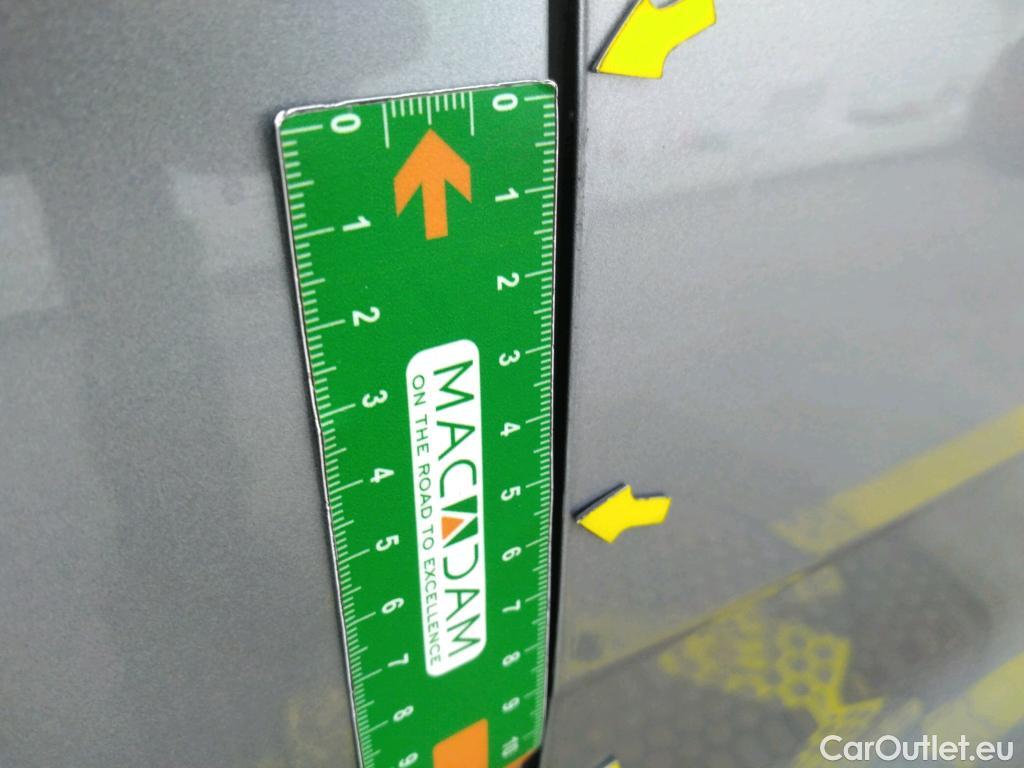  DS  DS7 DS DS 7 Crossback / 2017 / 5P / SUV BlueHDi 130 Manuel Business #92