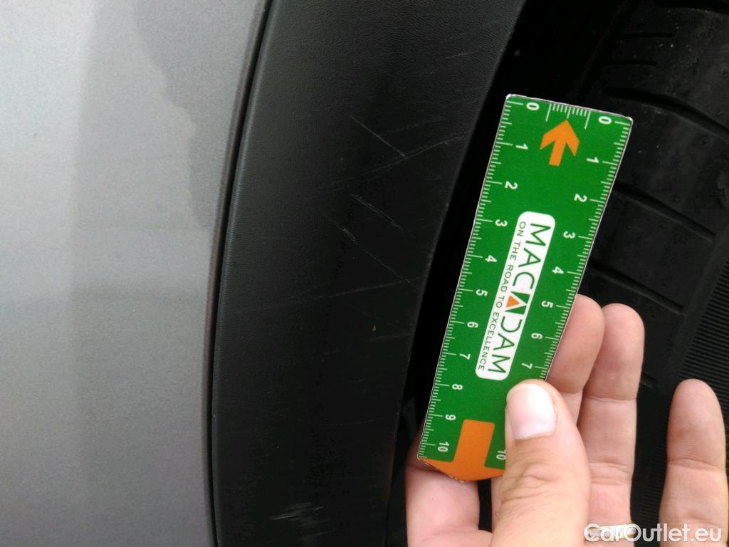  DS  DS7 DS DS 7 Crossback / 2017 / 5P / SUV BlueHDi 130 Manuel Business #100