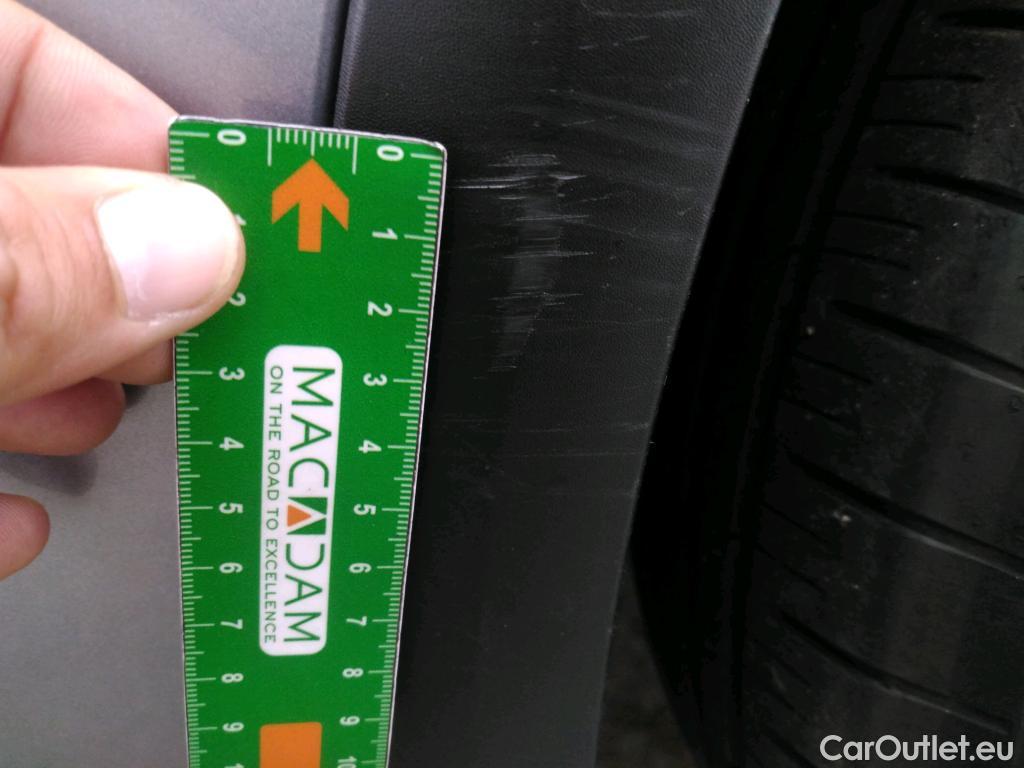  DS  DS7 DS DS 7 Crossback / 2017 / 5P / SUV BlueHDi 130 Manuel Business #99