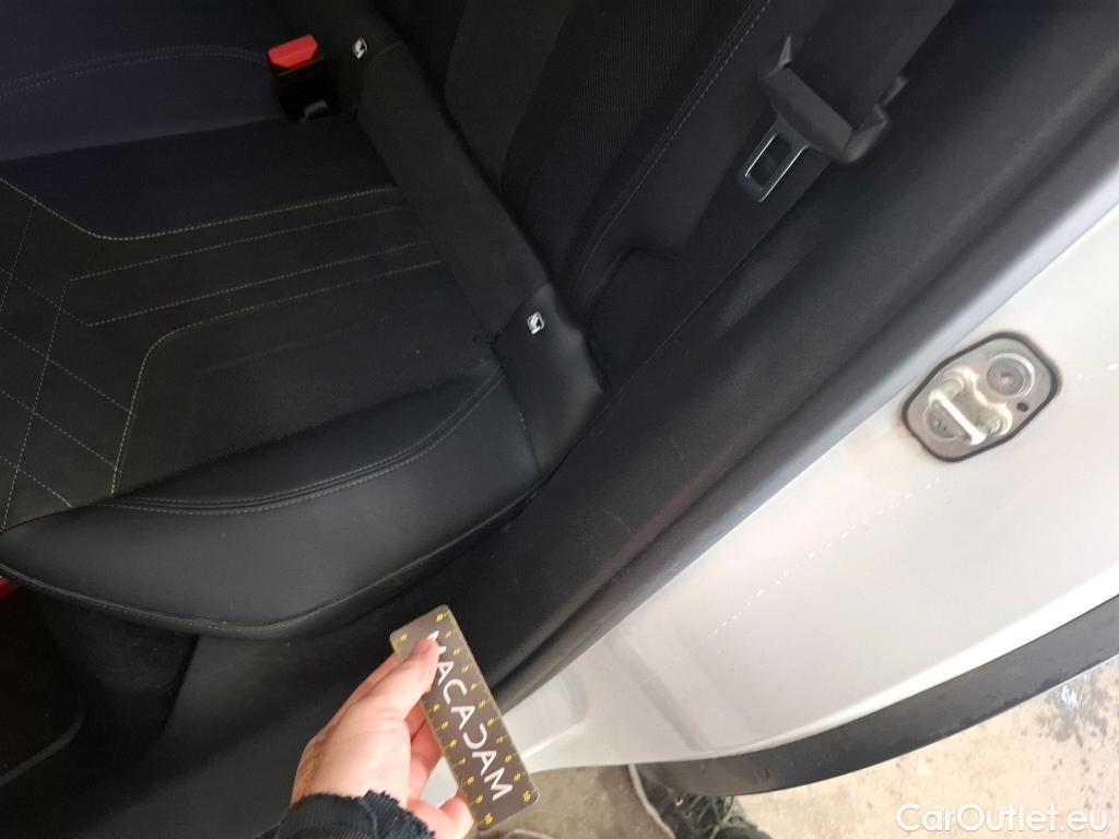  Peugeot  2008 PEUGEOT  / 2019 / 5P / Crossover 1.5 BLUEHDI 130 S&S EAT8 GT Line #3