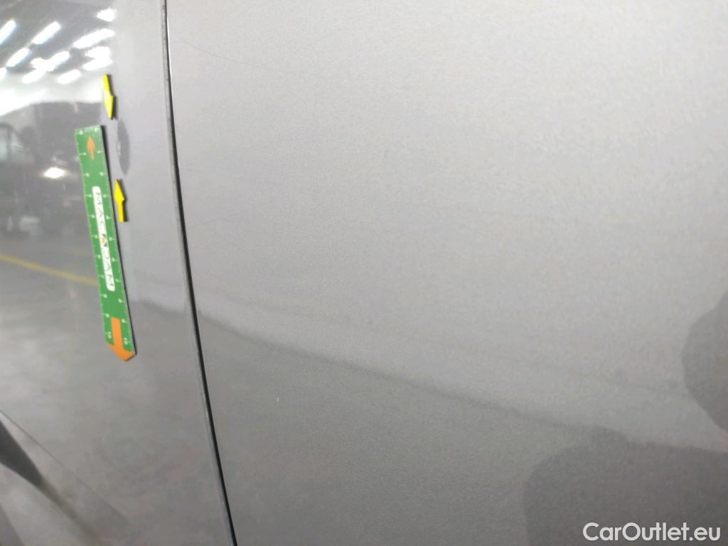  DS  DS7 DS DS 7 Crossback / 2017 / 5P / SUV BlueHDi 130 Manuel Business #32