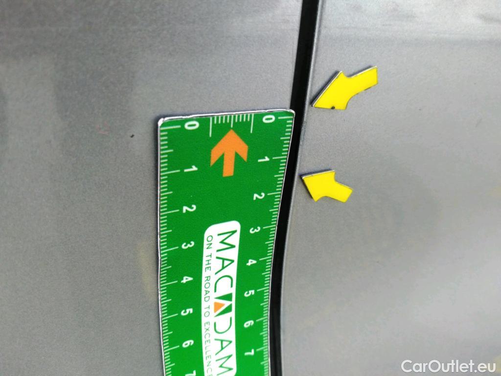  DS  DS7 DS DS 7 Crossback / 2017 / 5P / SUV BlueHDi 130 Manuel Business #93