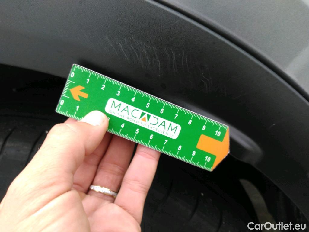  DS  DS7 DS DS 7 Crossback / 2017 / 5P / SUV BlueHDi 130 Manuel Business #82