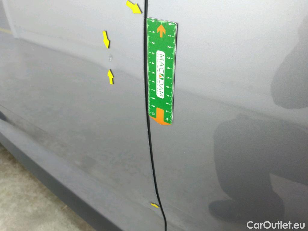  DS  DS7 DS DS 7 Crossback / 2017 / 5P / SUV BlueHDi 130 Manuel Business #31