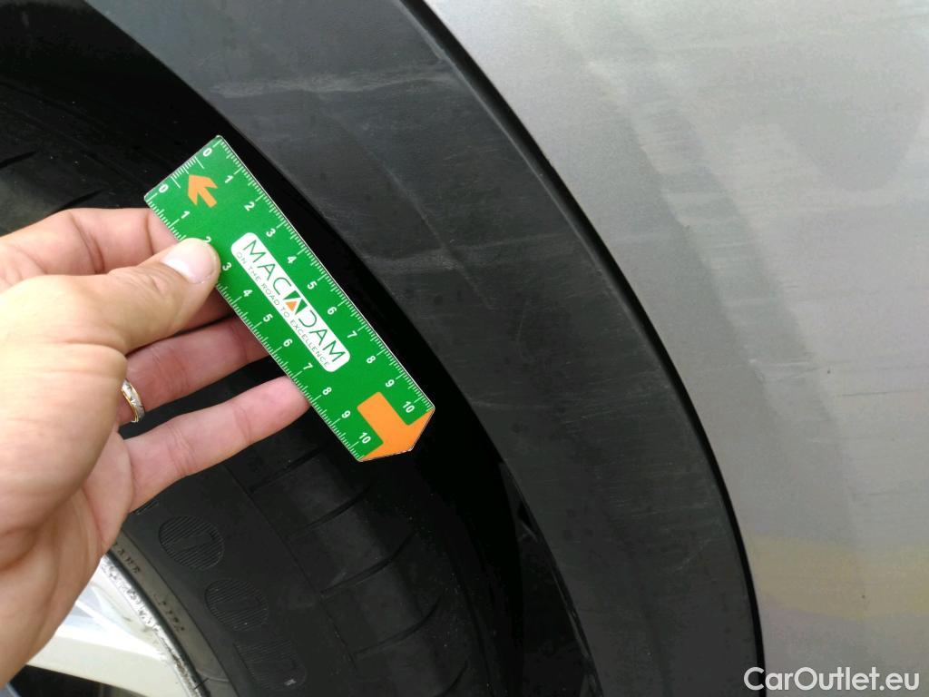  DS  DS7 DS DS 7 Crossback / 2017 / 5P / SUV BlueHDi 130 Manuel Business #84