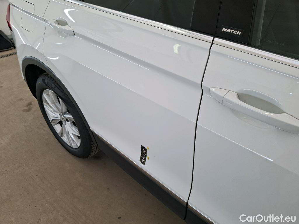  Volkswagen  Tiguan VOLKSWAGEN  / 2016 / 5P / SUV 2.0 TDI 150 DSG7 Match(SL) #26