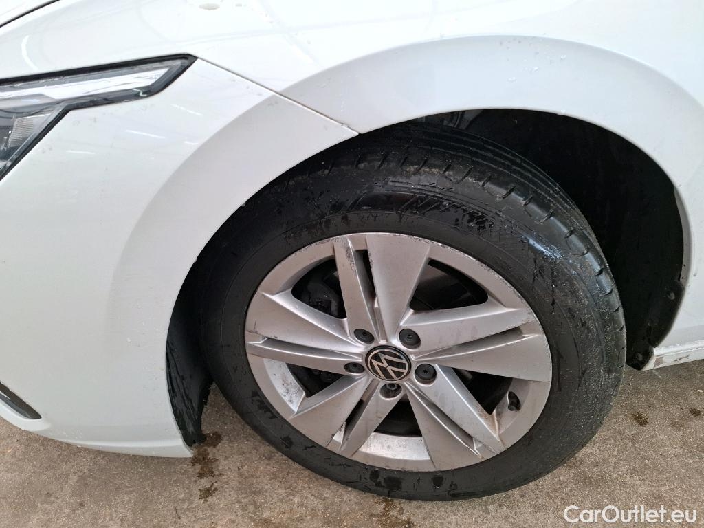  Volkswagen  Golf  VOLKSWAGEN / 2020 / 5P / Berline 2.0 TDI SCR 150 DSG7 Life Busi 1st #15