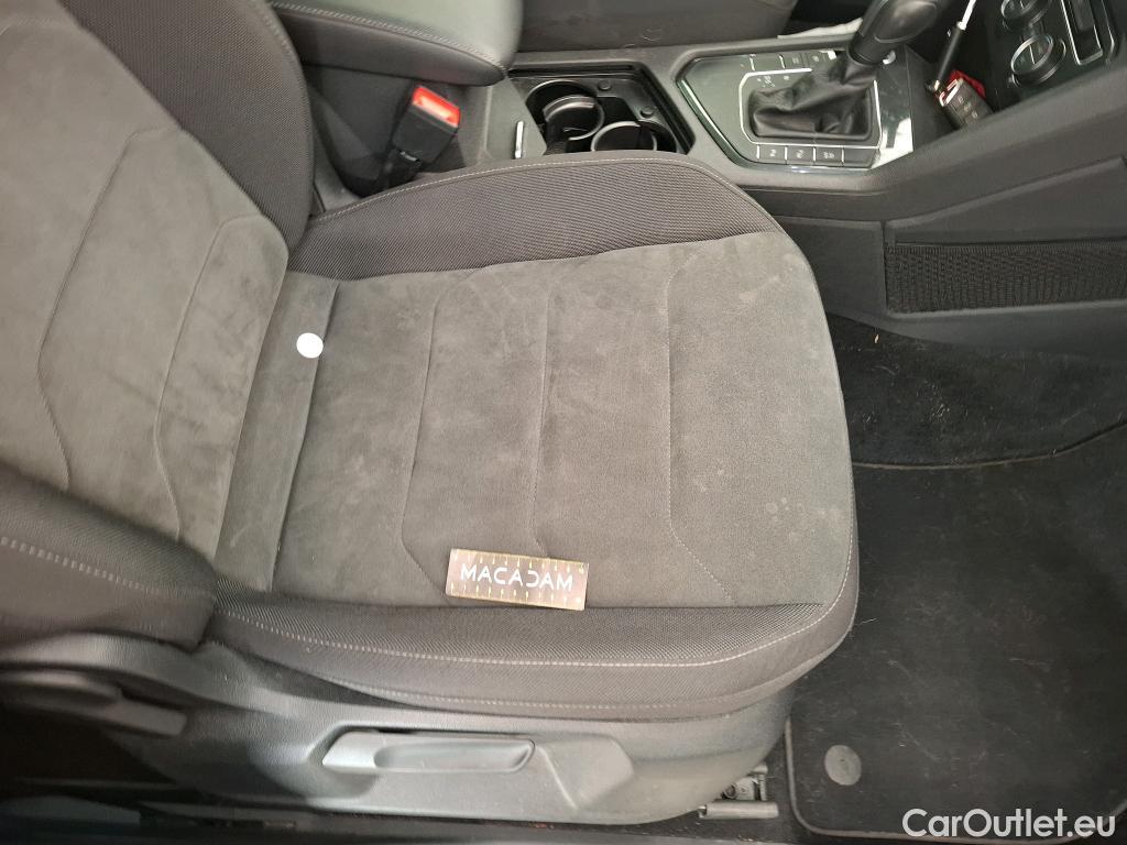  Volkswagen  Tiguan VOLKSWAGEN  / 2016 / 5P / SUV 2.0 TDI 150 DSG7 Match(SL) #15