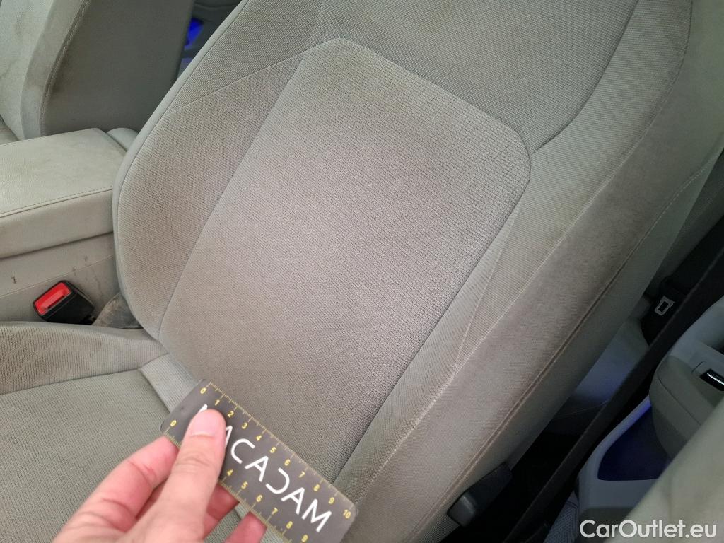  Volkswagen  Golf  VOLKSWAGEN / 2020 / 5P / Berline 2.0 TDI SCR 150 DSG7 Life Busi 1st #37