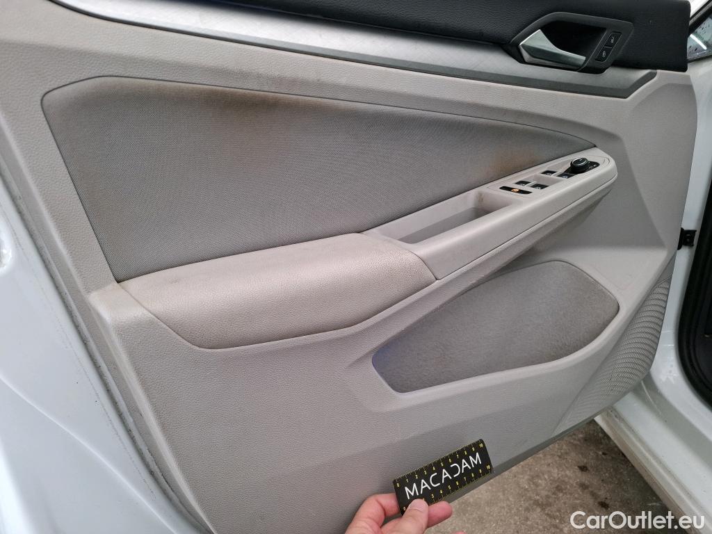  Volkswagen  Golf  VOLKSWAGEN / 2020 / 5P / Berline 2.0 TDI SCR 150 DSG7 Life Busi 1st #23