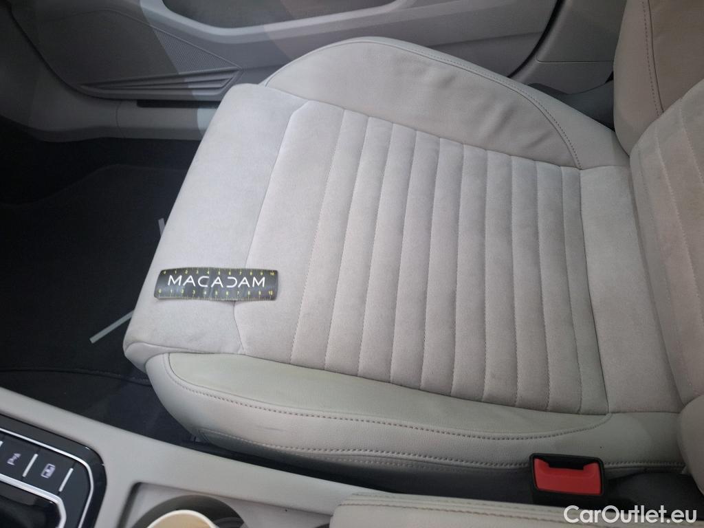  Volkswagen  Passat VOLKSWAGEN  / 2019 / 4P / Berline 1.4 TSI DSG HYBRIDE RECHARGEABLE GTE #18