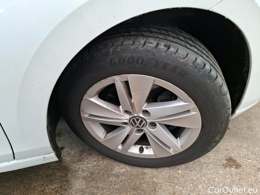  Volkswagen  Golf  VOLKSWAGEN / 2020 / 5P / Berline 2.0 TDI SCR 150 DSG7 Life Busi 1st #20