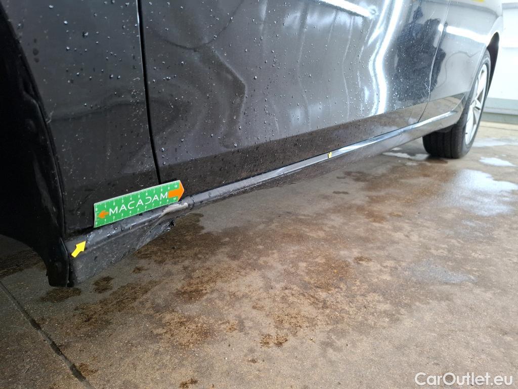  Volkswagen  Golf  VOLKSWAGEN SW / 2020 / 5P / Break 2.0 TDI SCR 115 DSG7 Life Business #1