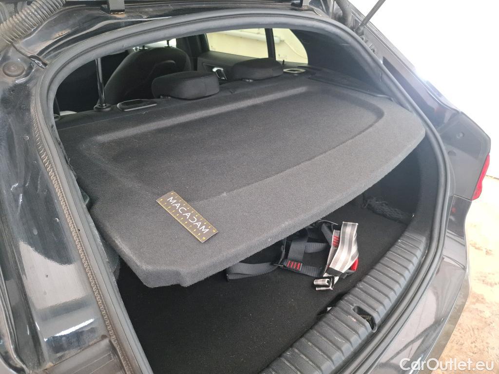  Bmw  Serie 1 BMW Série 1 / 2019 / 5P / Berline 1.5 116I Business Design #108