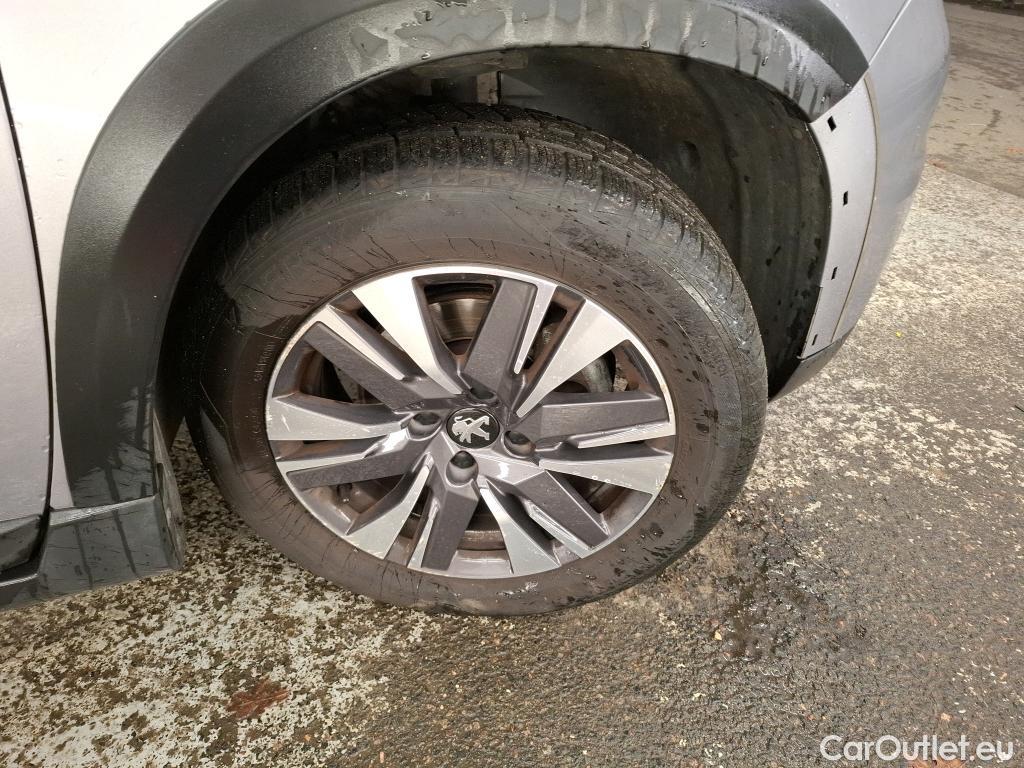  Peugeot  2008  Allure Business 1.2 PureTech 130CV BVA6 E6dT #26