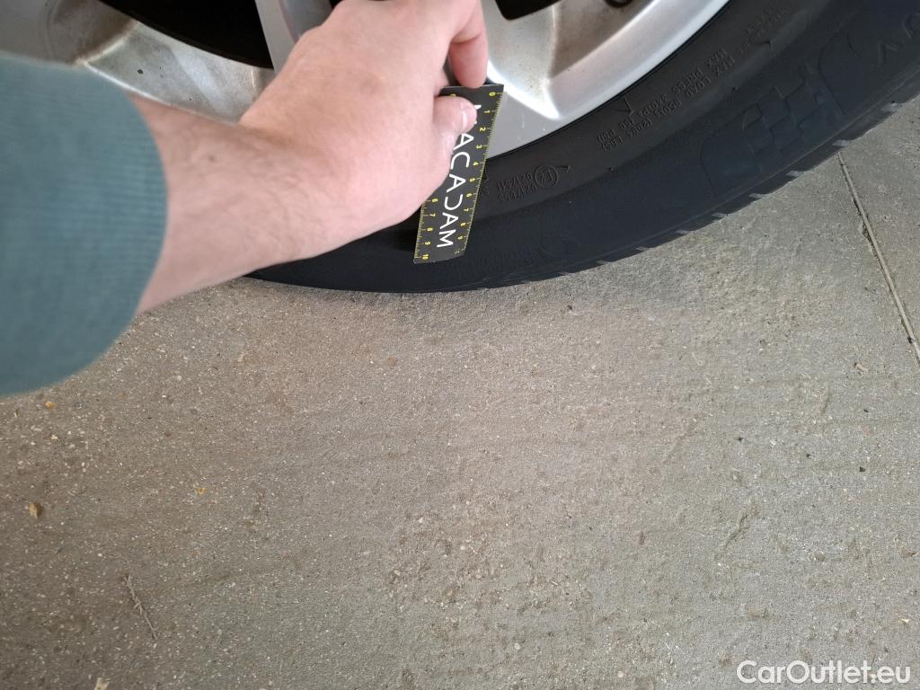  Ford  Kuga FORD  / 2019 / 5P / SUV 190 Hybrid I-AWD(FHEV) Powershi Titanium #35