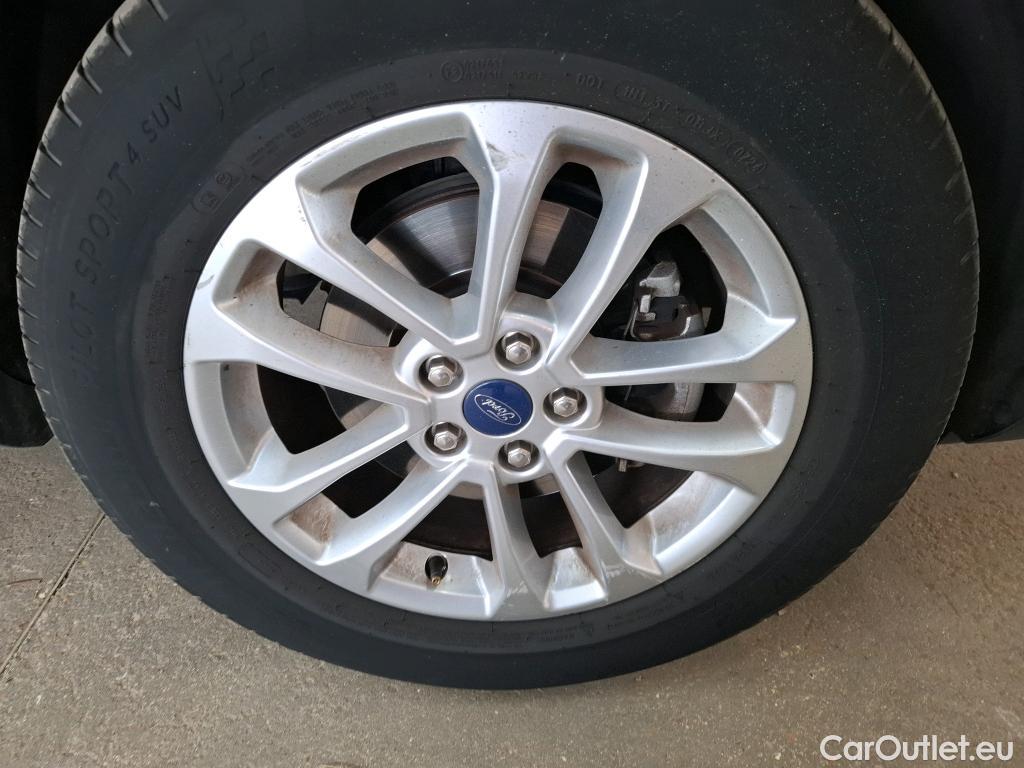  Ford  Kuga FORD  / 2019 / 5P / SUV 190 Hybrid I-AWD(FHEV) Powershi Titanium #38