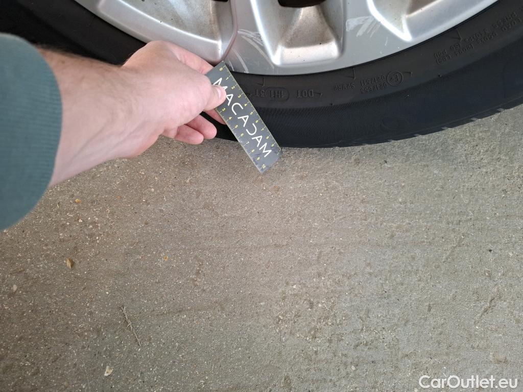  Ford  Kuga FORD  / 2019 / 5P / SUV 190 Hybrid I-AWD(FHEV) Powershi Titanium #31