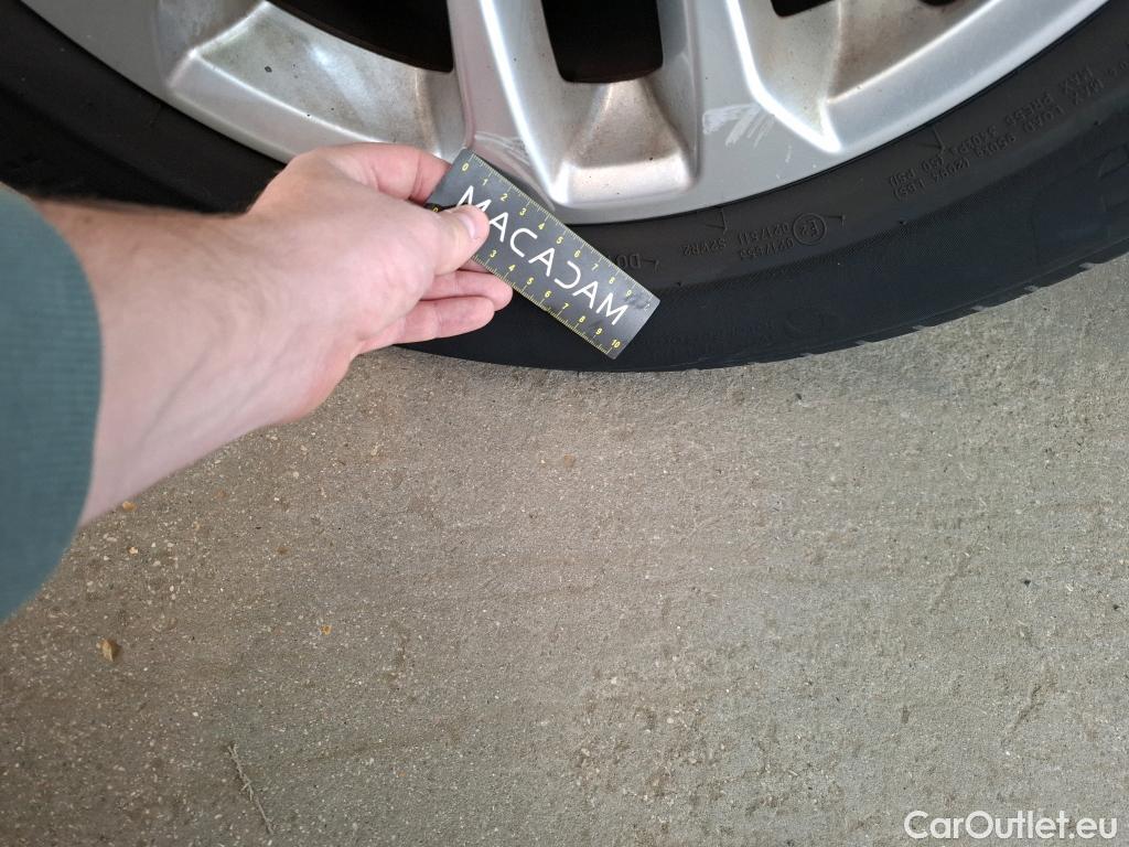  Ford  Kuga FORD  / 2019 / 5P / SUV 190 Hybrid I-AWD(FHEV) Powershi Titanium #29