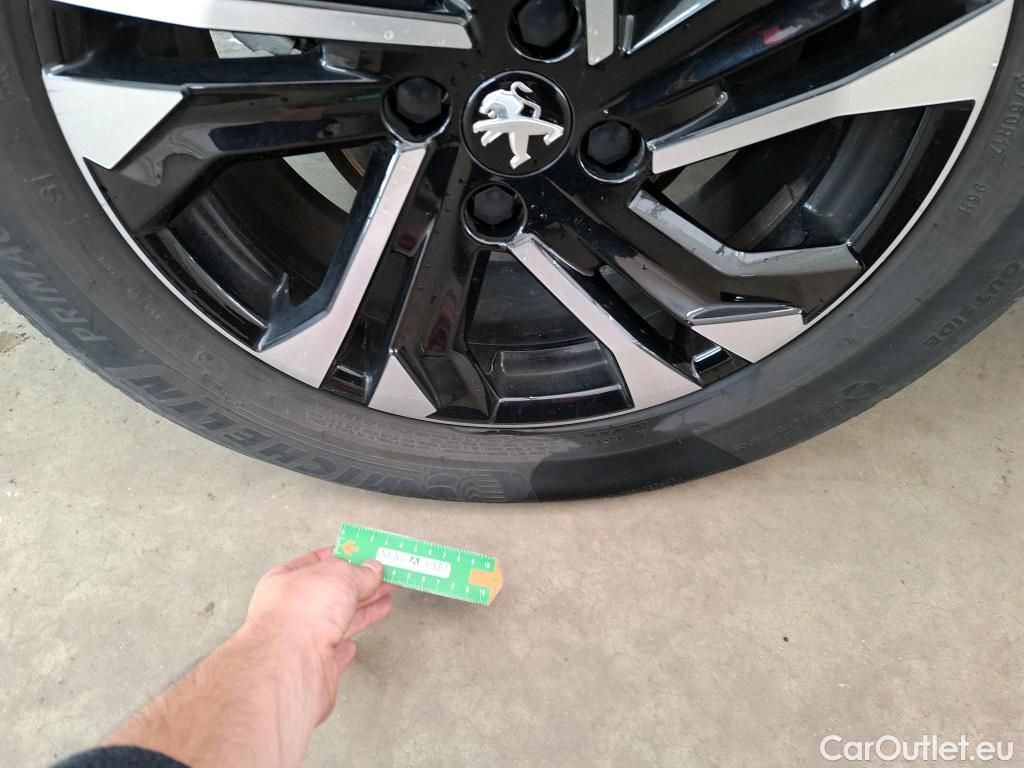  Peugeot  2008  Allure Pack 1.2 PureTech 100CV BVM6 E6d #9