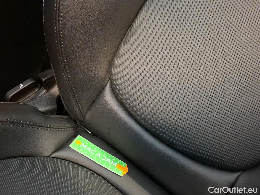  Mini  Cooper MINI Mini / 2021 / 5P / Berline One Edition Camden 102 ch BVA7 #3