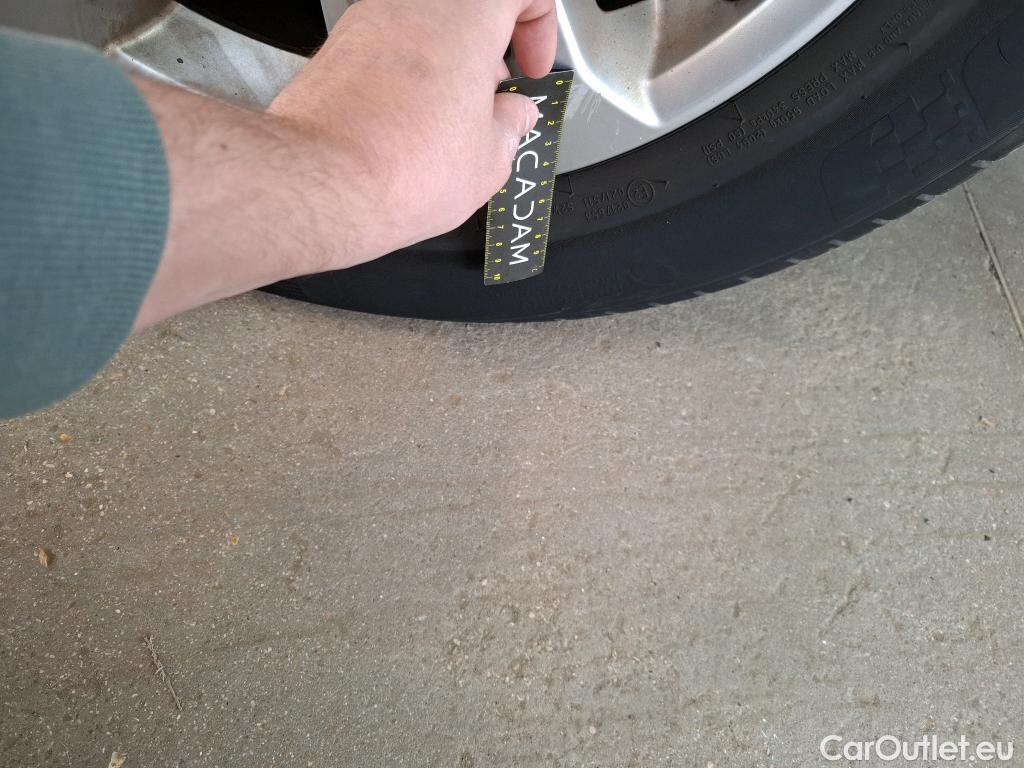  Ford  Kuga FORD  / 2019 / 5P / SUV 190 Hybrid I-AWD(FHEV) Powershi Titanium #33