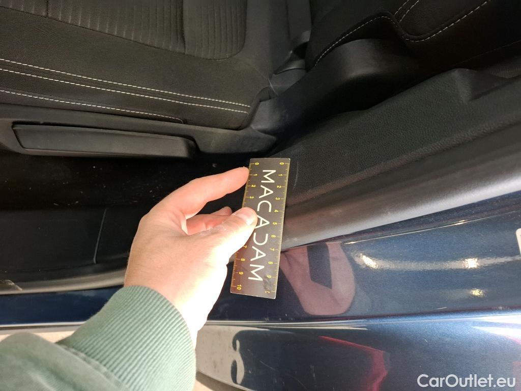  Ford  Kuga FORD  / 2019 / 5P / SUV 190 Hybrid I-AWD(FHEV) Powershi Titanium #76