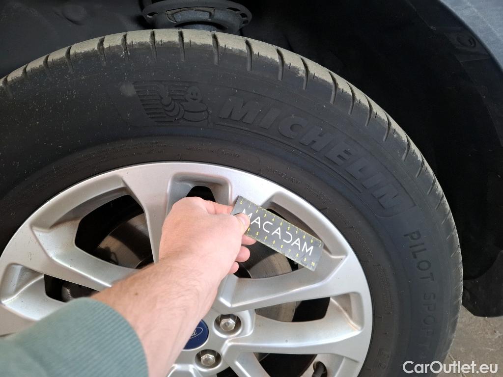  Ford  Kuga FORD  / 2019 / 5P / SUV 190 Hybrid I-AWD(FHEV) Powershi Titanium #36