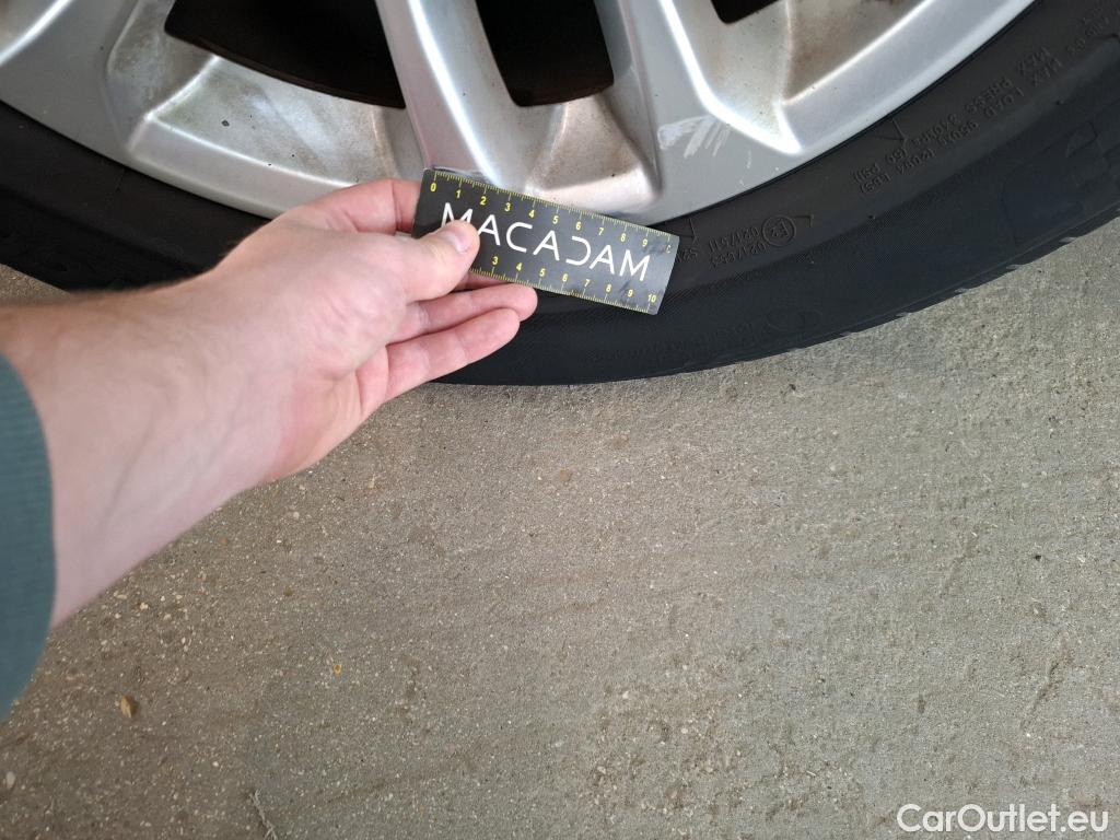  Ford  Kuga FORD  / 2019 / 5P / SUV 190 Hybrid I-AWD(FHEV) Powershi Titanium #28