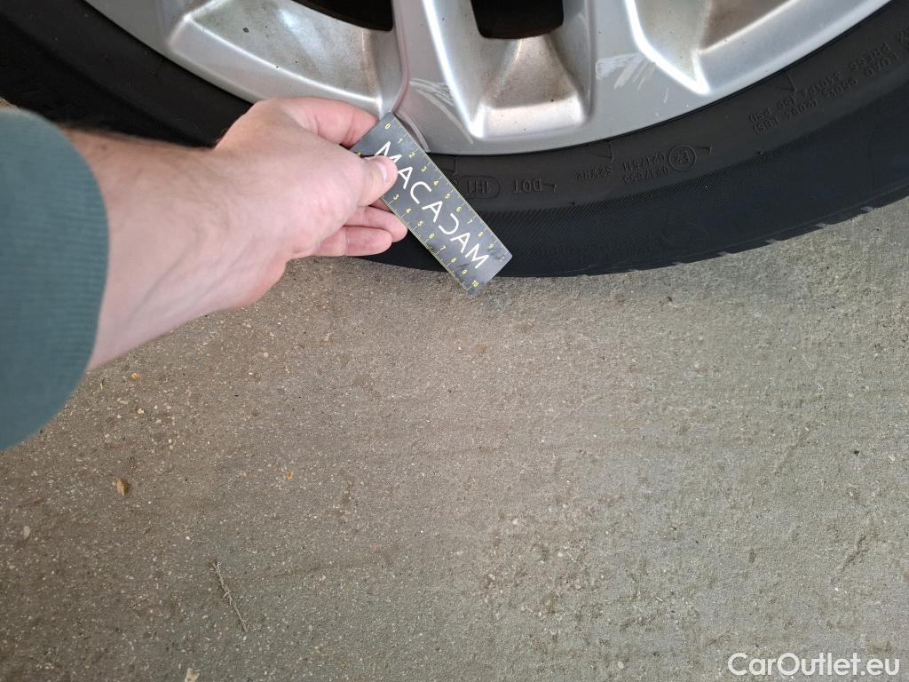  Ford  Kuga FORD  / 2019 / 5P / SUV 190 Hybrid I-AWD(FHEV) Powershi Titanium #30