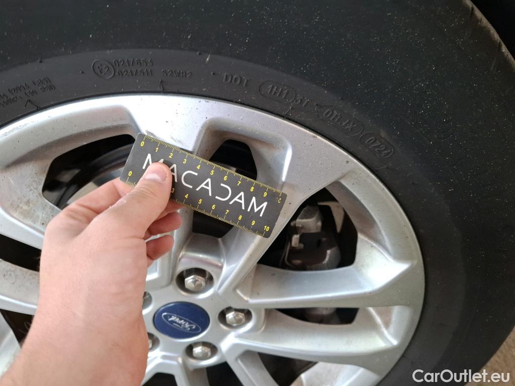  Ford  Kuga FORD  / 2019 / 5P / SUV 190 Hybrid I-AWD(FHEV) Powershi Titanium #40