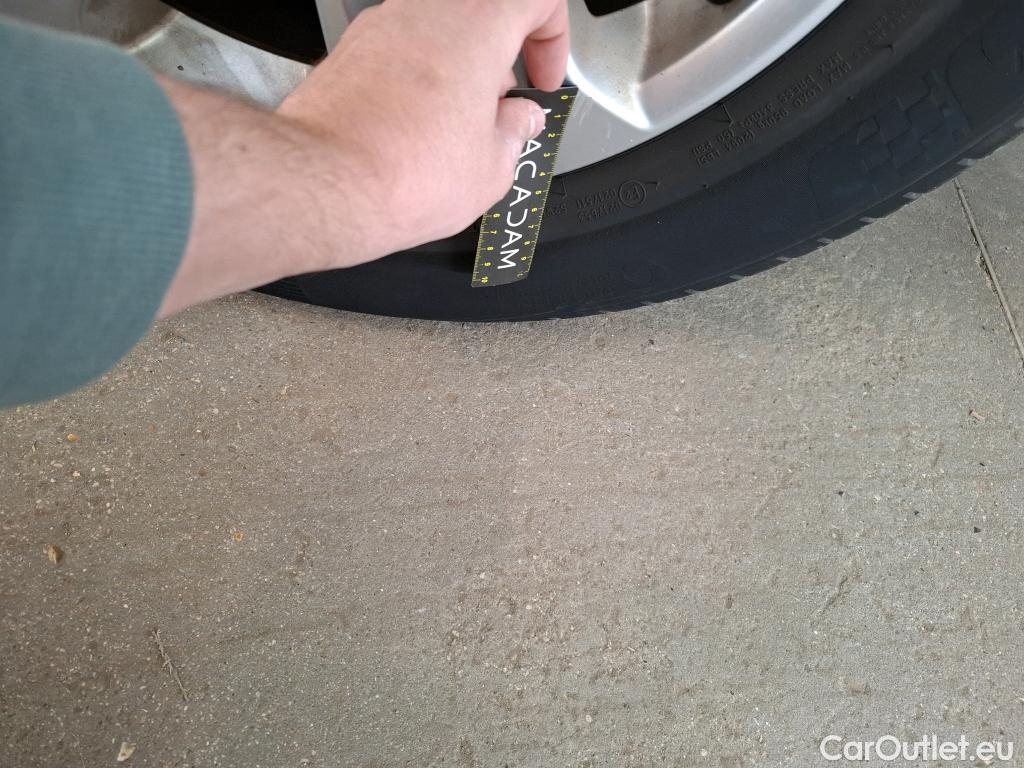  Ford  Kuga FORD  / 2019 / 5P / SUV 190 Hybrid I-AWD(FHEV) Powershi Titanium #34