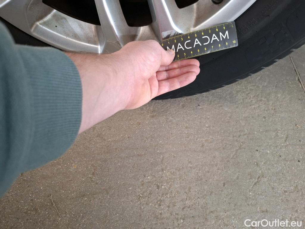  Ford  Kuga FORD  / 2019 / 5P / SUV 190 Hybrid I-AWD(FHEV) Powershi Titanium #32