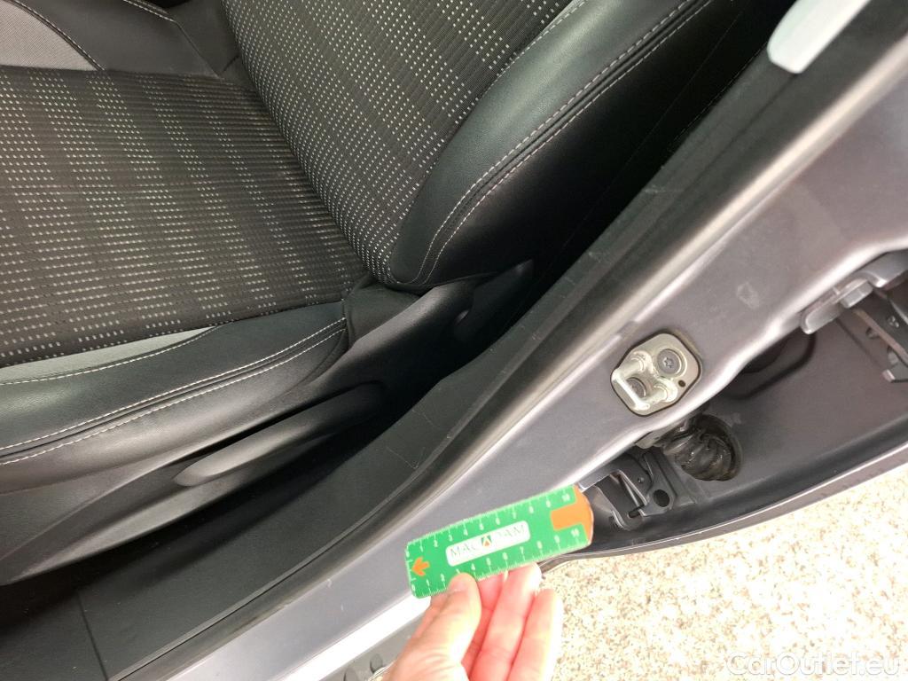  Peugeot  2008  Allure Business 1.2 PureTech 130CV BVA6 E6dT #33