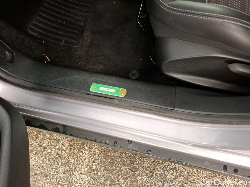  Peugeot  2008  Allure Business 1.2 PureTech 130CV BVA6 E6dT #16