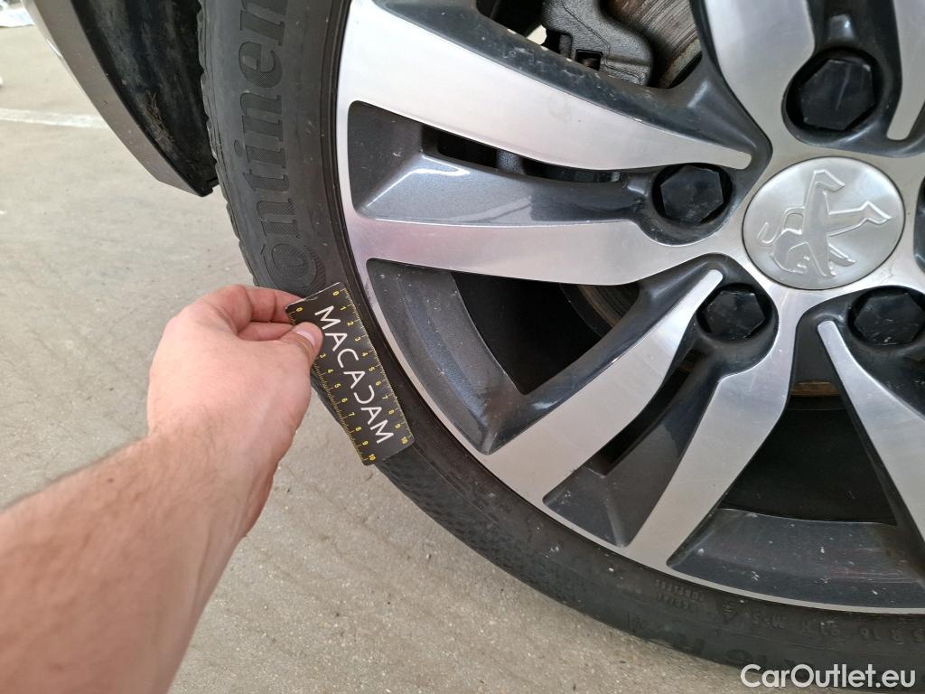  Peugeot  308  Allure 1.2 PureTech 130CV BVA8 E6d #19