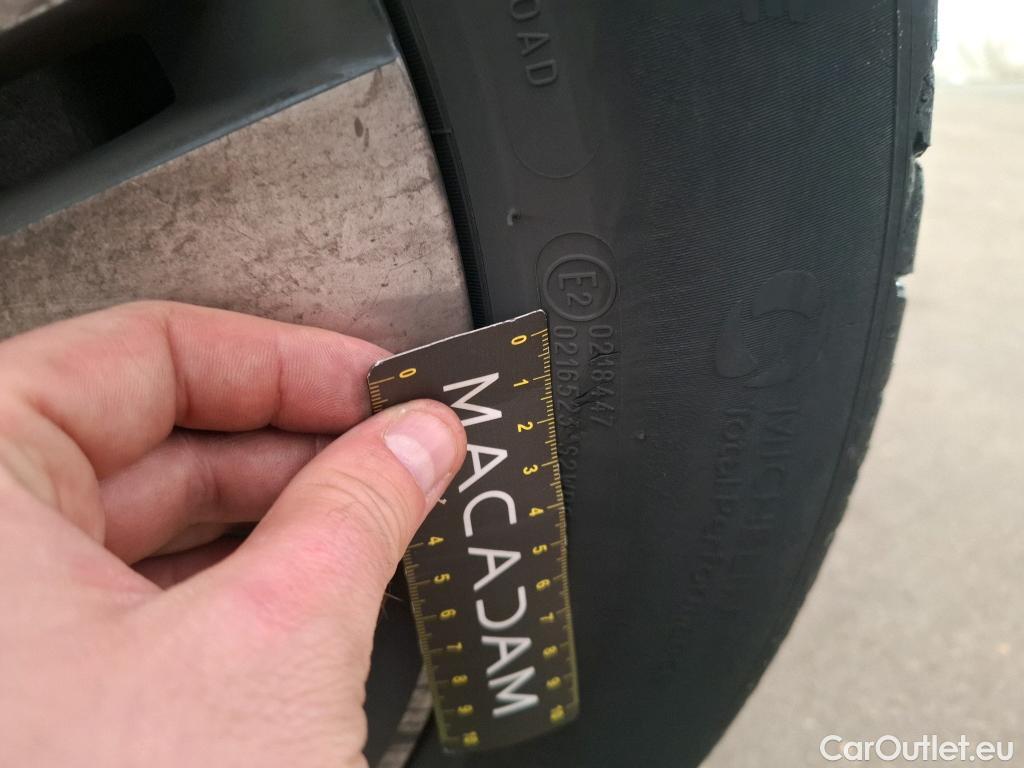  Peugeot  3008 PEUGEOT  / 2020 / 5P / SUV PureTech 130 S&S EAT8 GT #18