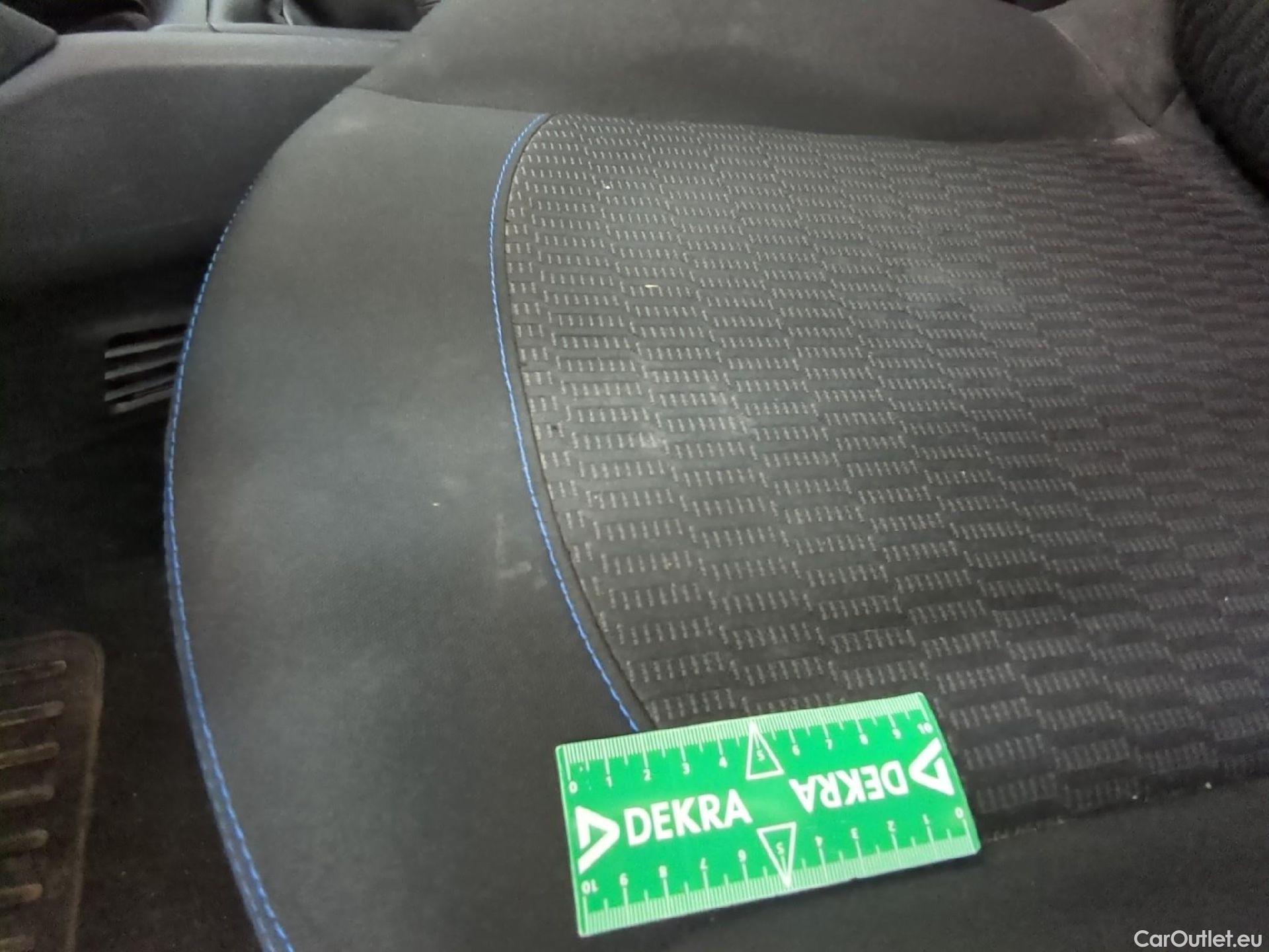  Peugeot  208 PEUGEOT  5p Berline Puretech 82 Signature #4