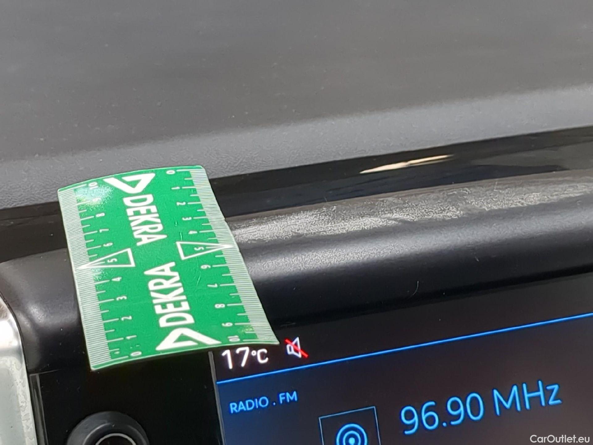  Peugeot  208 PEUGEOT  5p Berline Puretech 82 Signature #3