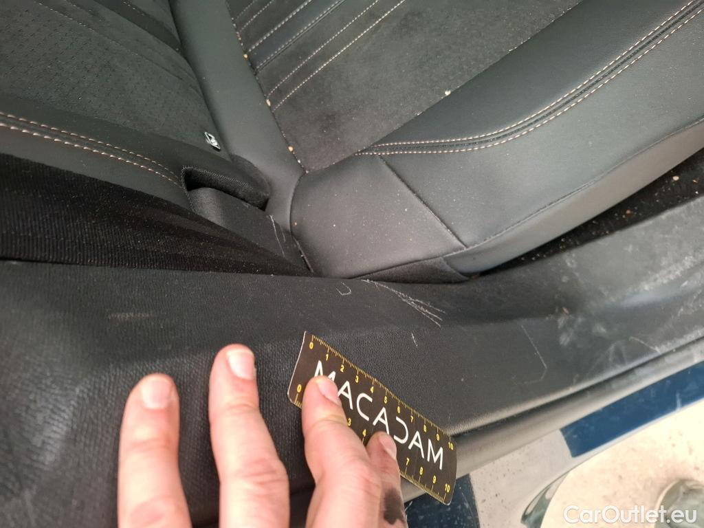  Peugeot  3008 PEUGEOT  / 2020 / 5P / SUV PureTech 130 S&S EAT8 GT #32