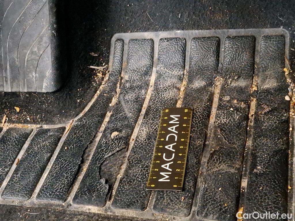  Renault  Megane RENAULT Mégane Berline / 2020 / 5P / Berline evolution Blue dCi 115 #27