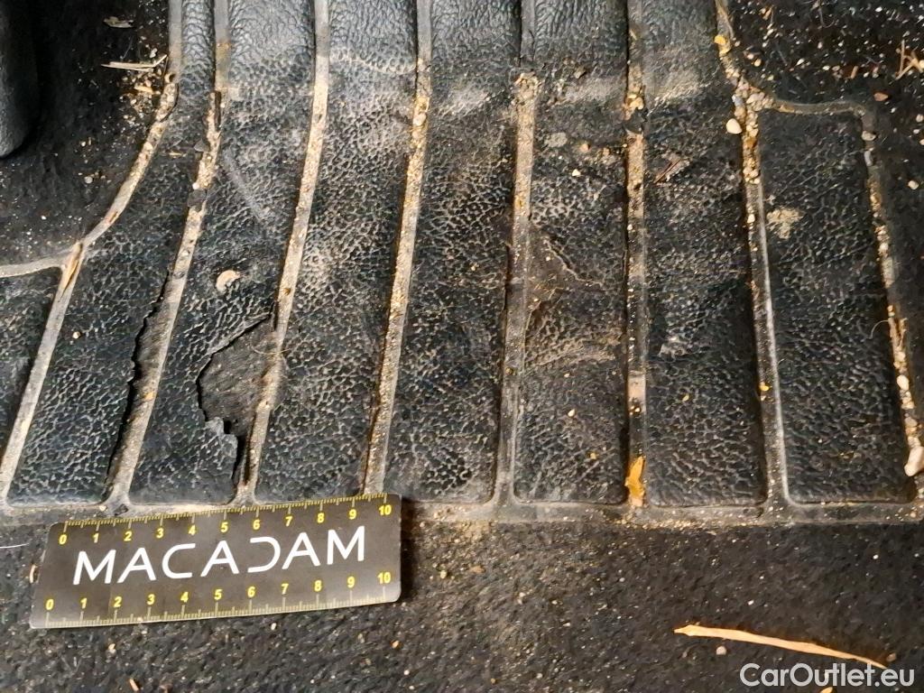  Renault  Megane RENAULT Mégane Berline / 2020 / 5P / Berline evolution Blue dCi 115 #28