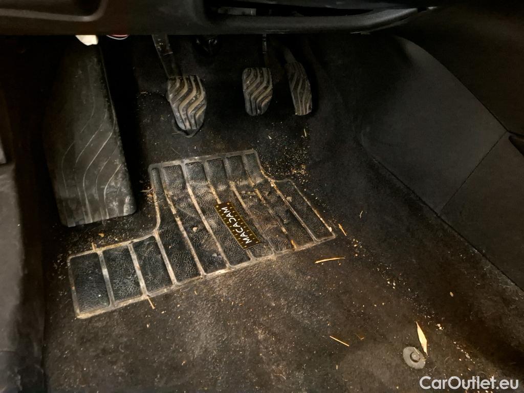  Renault  Megane RENAULT Mégane Berline / 2020 / 5P / Berline evolution Blue dCi 115 #25