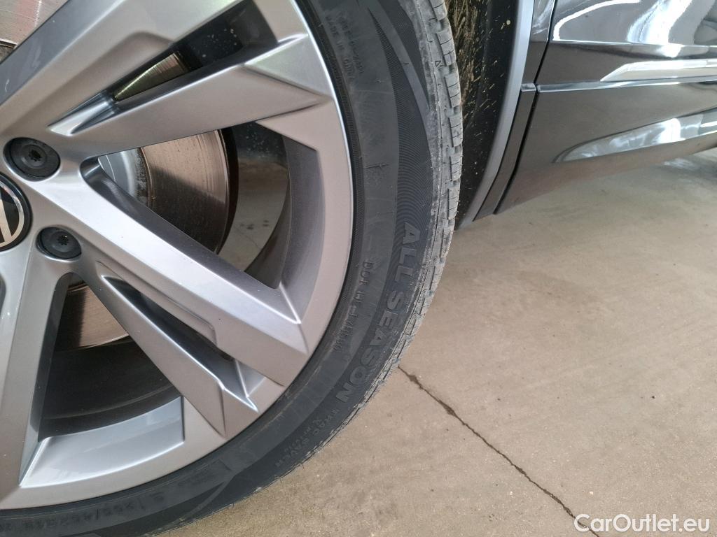  Volkswagen  Tiguan VOLKSWAGEN  / 2020 / 5P / SUV 1.4 eHybrid 245 DSG6 R-Line #15