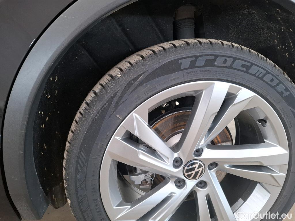  Volkswagen  Tiguan VOLKSWAGEN  / 2020 / 5P / SUV 1.4 eHybrid 245 DSG6 R-Line #9