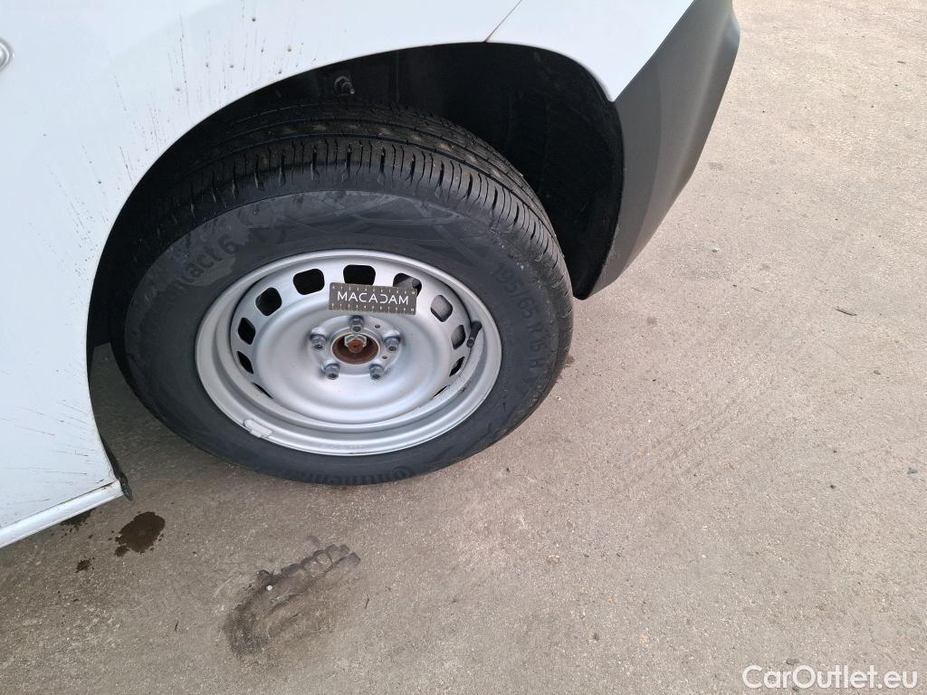  Citroen  Berlingo CITROEN  Van / 2018 / 4P / Fourgonnette Taille M 650kg PureTech 110 S&S BVM #4