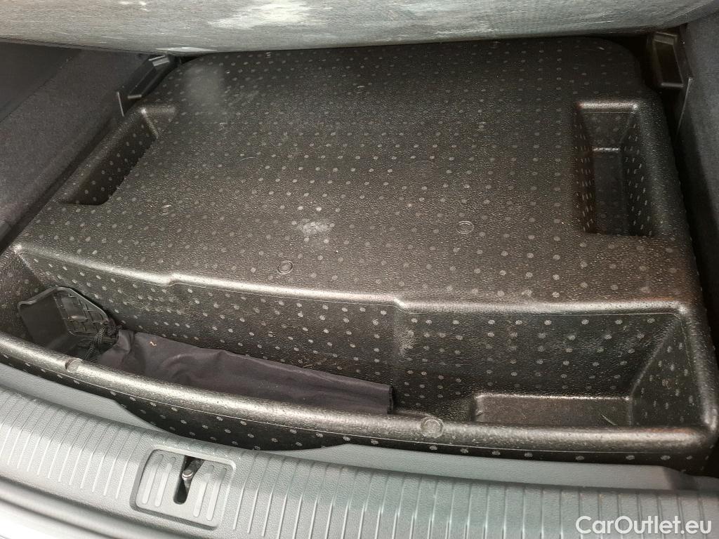  Volkswagen  Tiguan VOLKSWAGEN  / 2020 / 5P / SUV 1.4 eHybrid 245 DSG6 R-Line #2